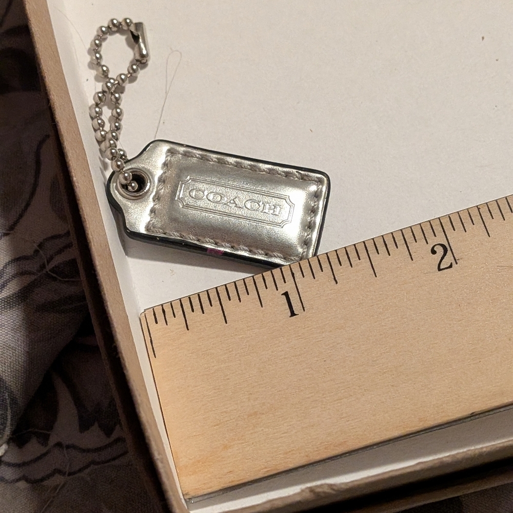 Coach Mettalic Silver Small Leather Hang Tag With Silver Chain - Picture 3 of 5